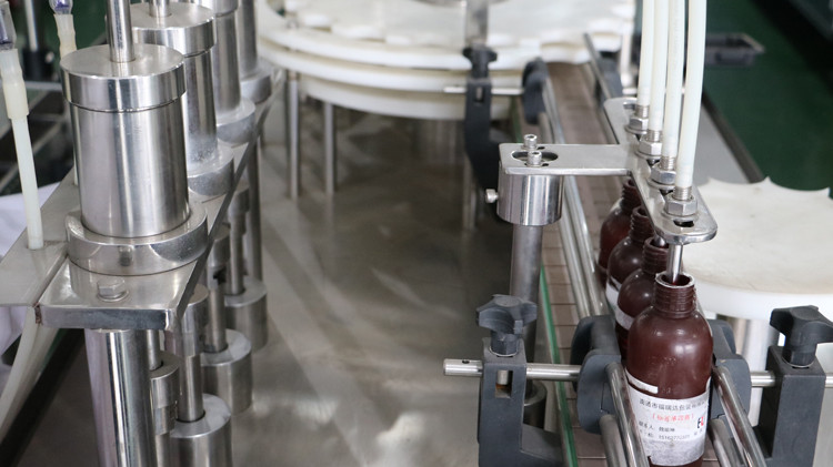 ផលិតម៉ាសុីន ៥ ស៊ីឡាំងម៉ាស៊ីនចាក់ទឹកក្តៅរួចដាក់ម៉ាស៊ីនបញ្ចោញទឹកបំពេញបន្ថែម