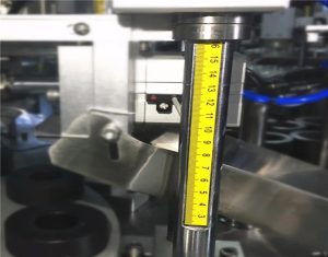 ម៉ាស៊ីនបំពេញបំពង់កែវគ្រឿងសំអាងអេឡិចត្រូនិច